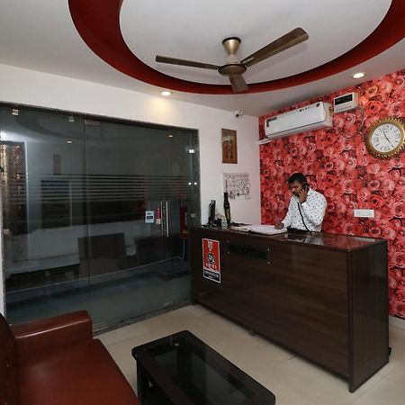 Oyo Flagship Hotel Daimond Nuova Delhi Esterno foto