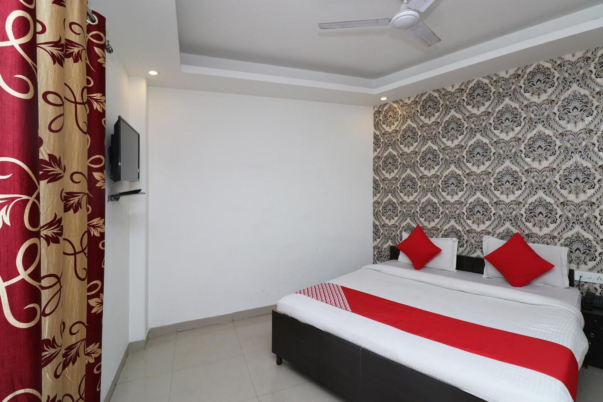 Oyo Flagship Hotel Daimond Nuova Delhi Esterno foto