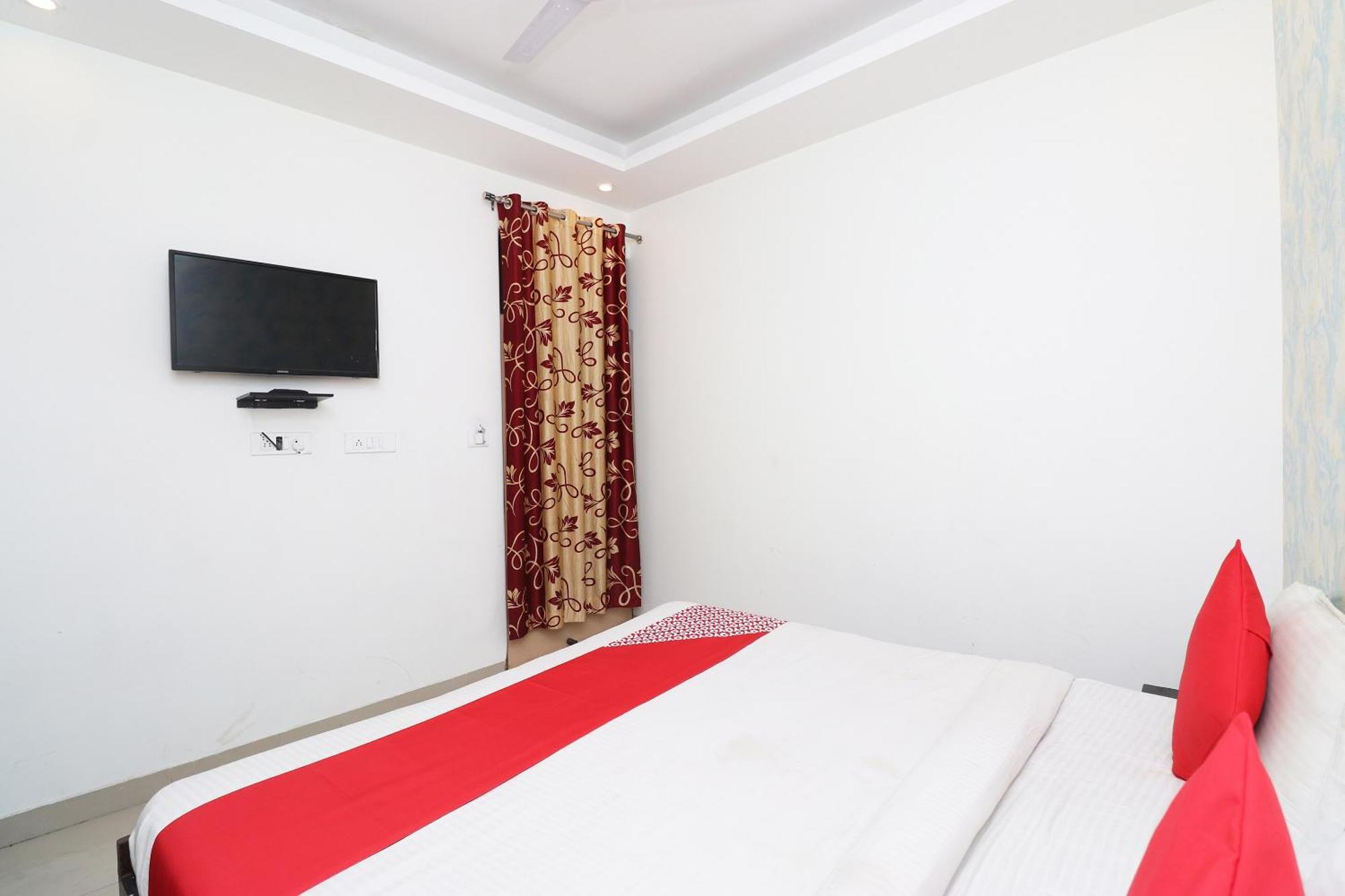 Oyo Flagship Hotel Daimond Nuova Delhi Esterno foto