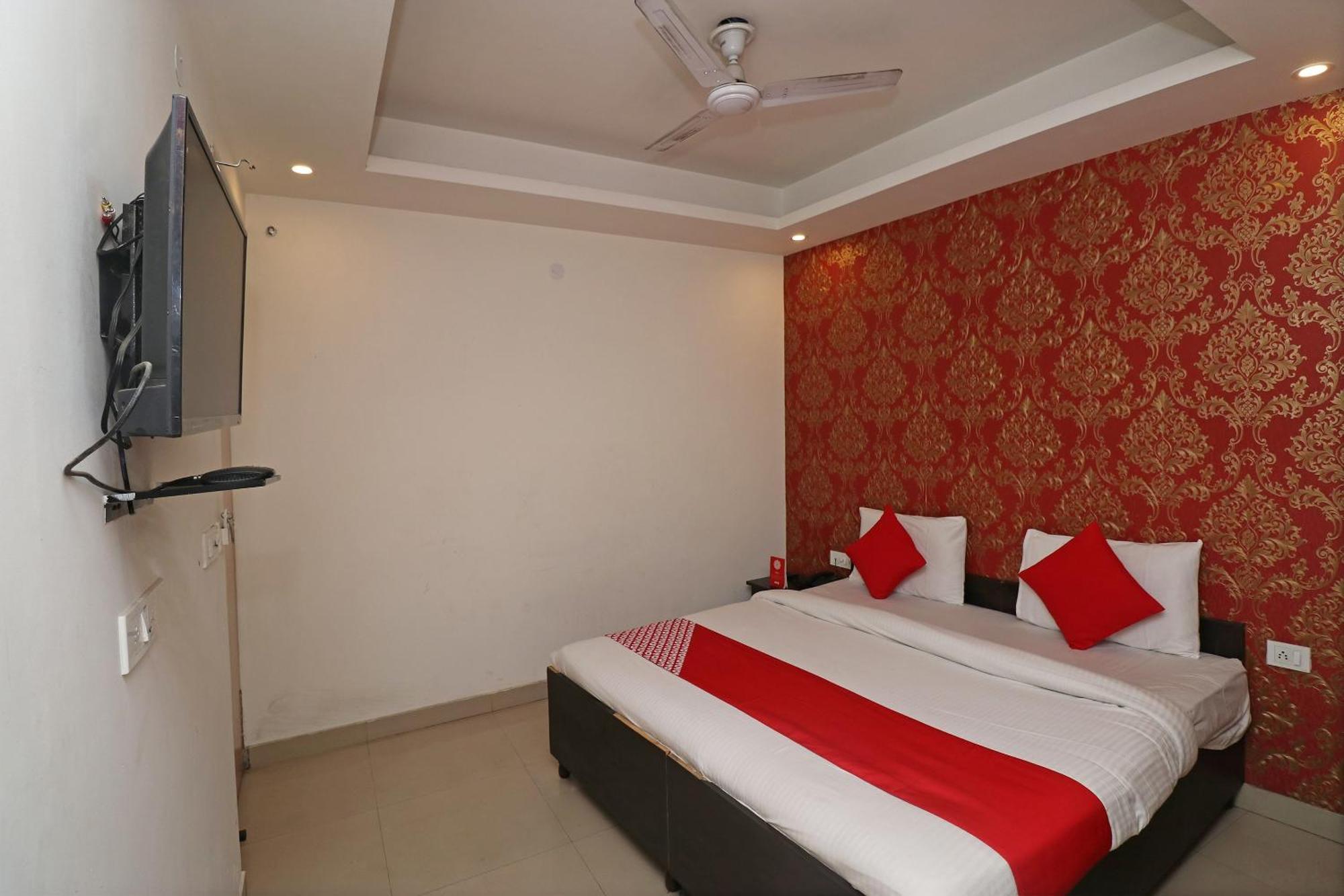 Oyo Flagship Hotel Daimond Nuova Delhi Esterno foto