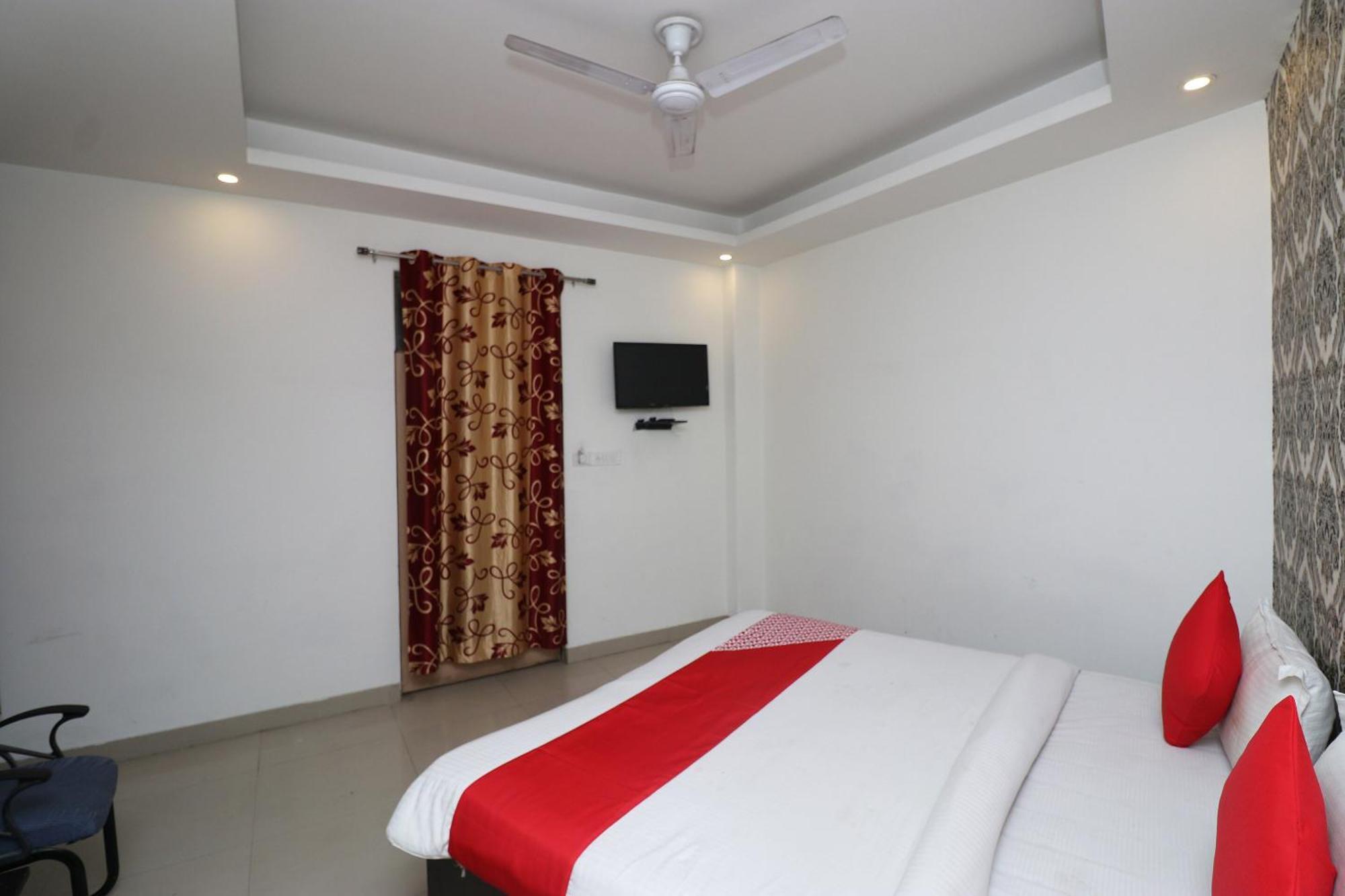 Oyo Flagship Hotel Daimond Nuova Delhi Esterno foto