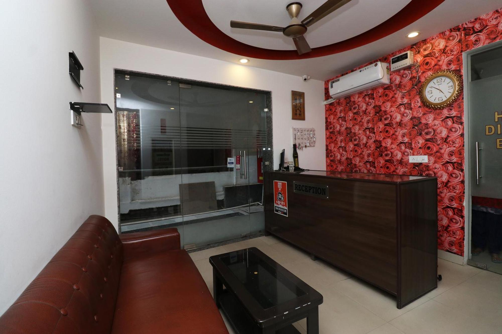Oyo Flagship Hotel Daimond Nuova Delhi Esterno foto